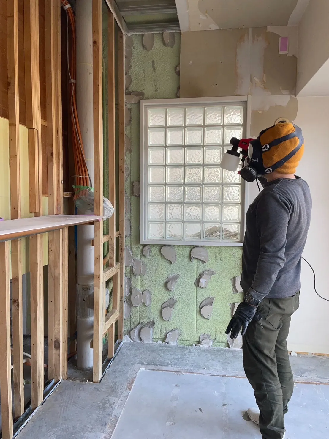 漏水被害でクローゼットにカビ発生！乾燥期間と根絶方法を徹底解説